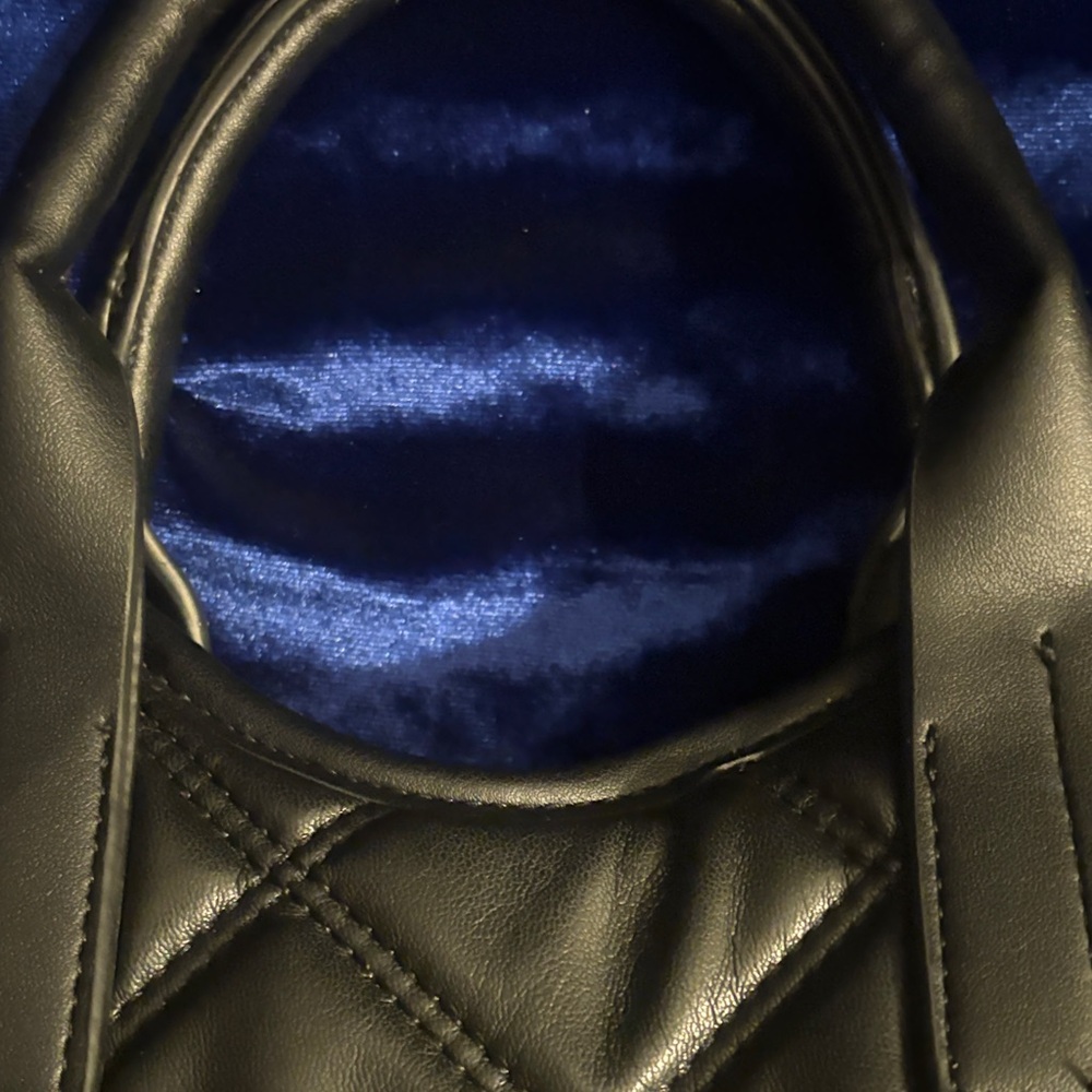 STEVE MADDEN Bfaire Quilted Tote Bag in Black Handbag - Picture 6 of 13
